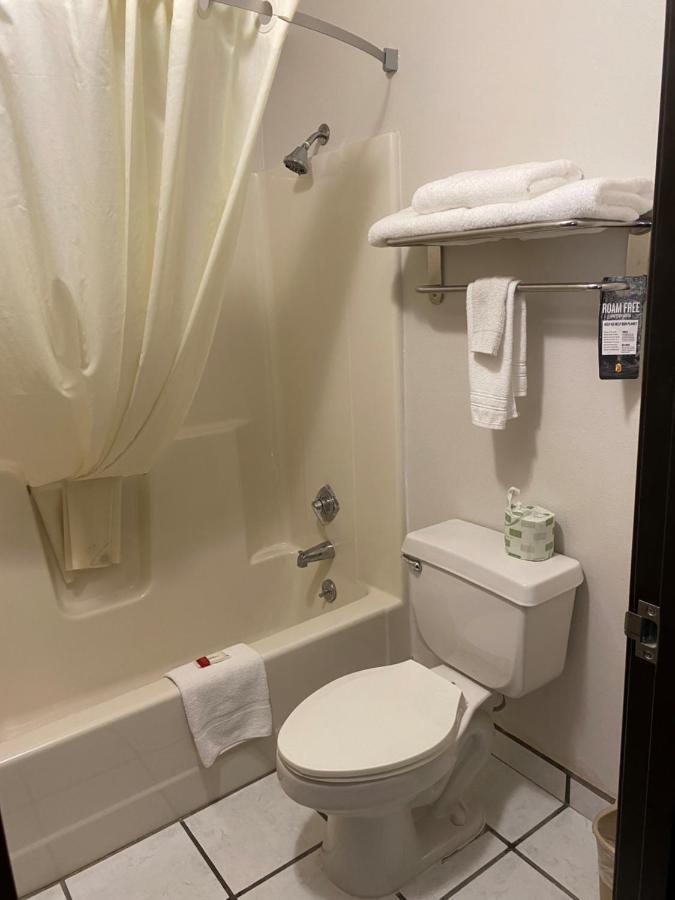 Super 8 By Wyndham Independence Ia Hotel Ngoại thất bức ảnh