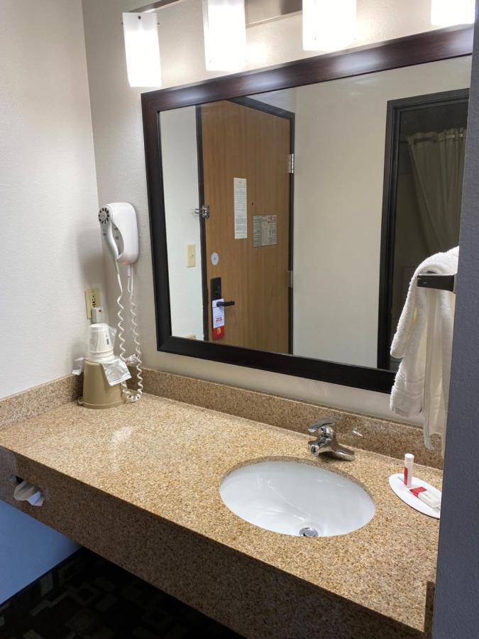 Super 8 By Wyndham Independence Ia Hotel Ngoại thất bức ảnh