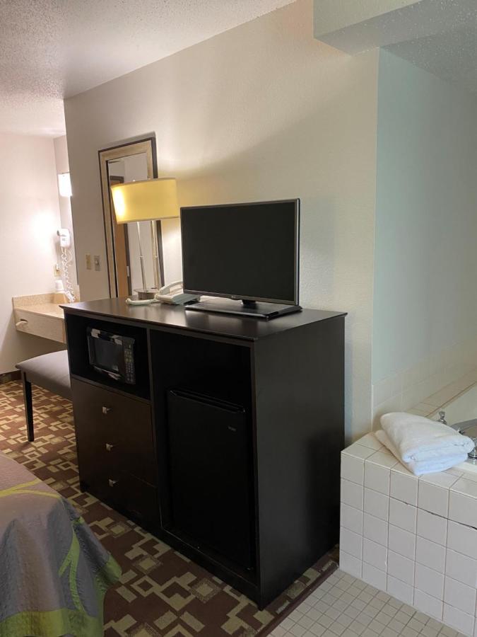 Super 8 By Wyndham Independence Ia Hotel Ngoại thất bức ảnh